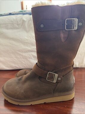 UGG Kids Brown Shearling-Trim Buckle Mid-Calf Boots